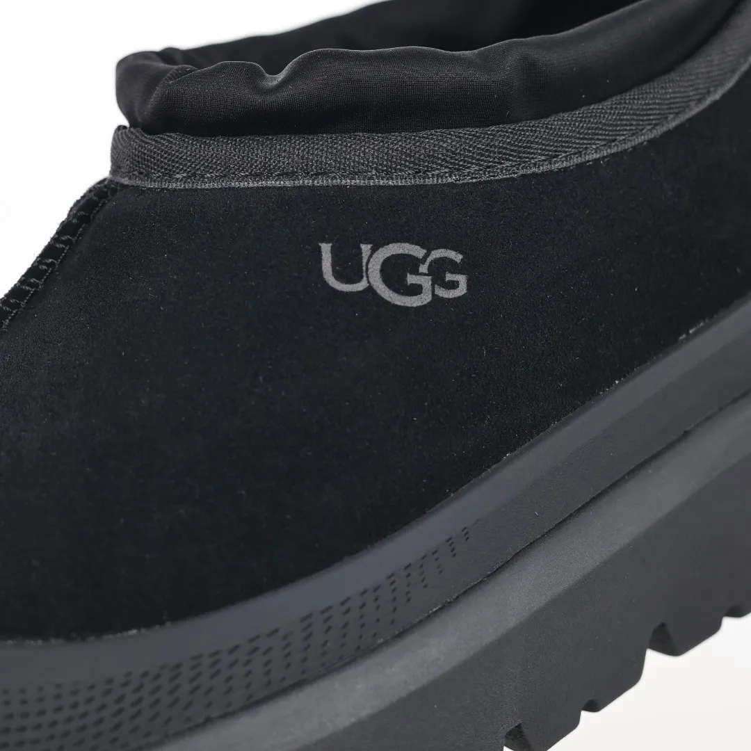 Pick up locally 💰620 Core recommendation, good price Cashmere insoles are a very suitable choice for keeping warm in winter and at home. In the new year, uug launched a series of styles, which are partial to the preferences of young consumers and have also moved to the forefront of fashion trends. Shoe body material Water-repellent coated suede upper 17mm UGGPURE™ implanted wool insole Lightweight non-slip comfortable rubber outsole With brand LOGO Trademark Comes with a full set of packaging Size: 35 36 37 38 39 40 41 42 43 44